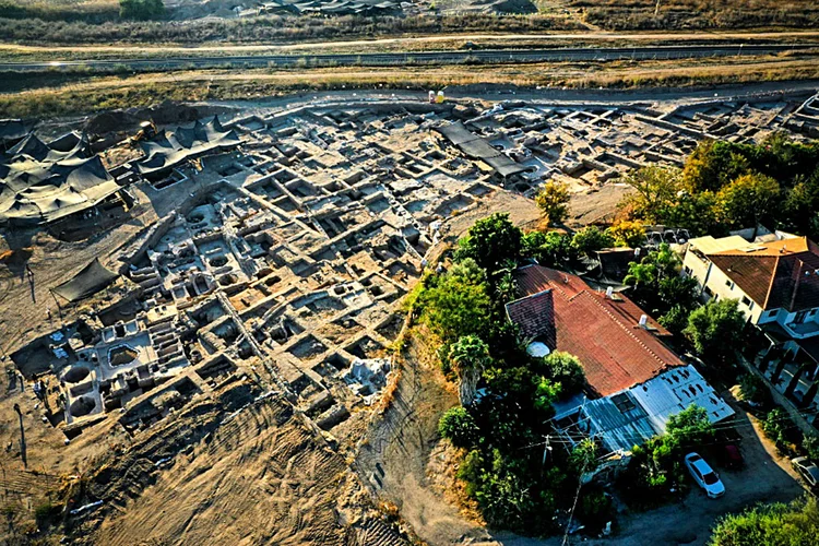 Vinhos: fábrica milenar foi descoberta por arqueólogos israelenses.  (AFP/AFP)