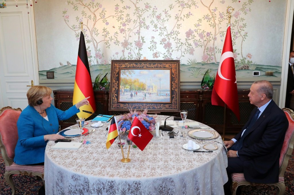 Merkel promete continuidade nos laços entre Alemanha e Turquia