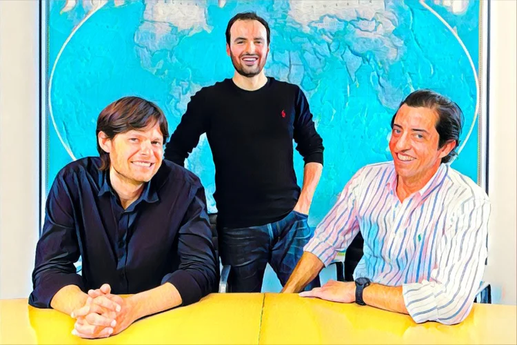 Guilherme Rosenthal (lado esquerdo), Leonardo Baltieri (centro) e Caio Gelfi (lado direito): oceano azul no meio da proliferação de fintechs (Vixtra/Divulgação)