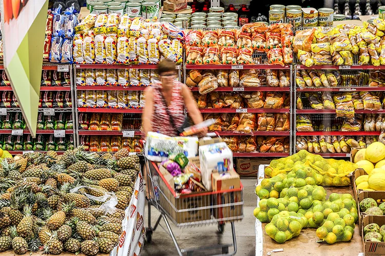 Os supermercados tendem a ter margens financeiras maiores em 2024 à medida em que o efeito climático do El Niño (Paulo Whitaker/Reuters)