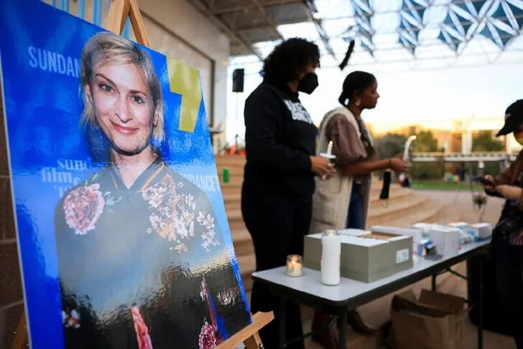 Vigília para a diretora de fotografia Halyna Hutchins em Albuquerque, Novo México, EUA (Kevin Mohatt/Reuters)