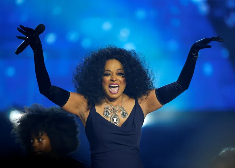 Diana Ross durante show em Los Angeles. (Mario Anzuoni/Reuters)