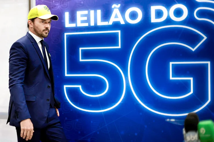 Ministro das Comunicações, Fabio Faria, durant leilão do 5G. (Ueslei Marcelino/Reuters)
