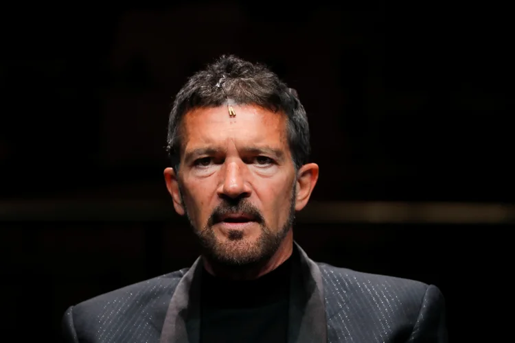 Ator espanhol Antonio Banderas apresenta musical "Company" em Málaga. (Jon Nazca/Reuters)