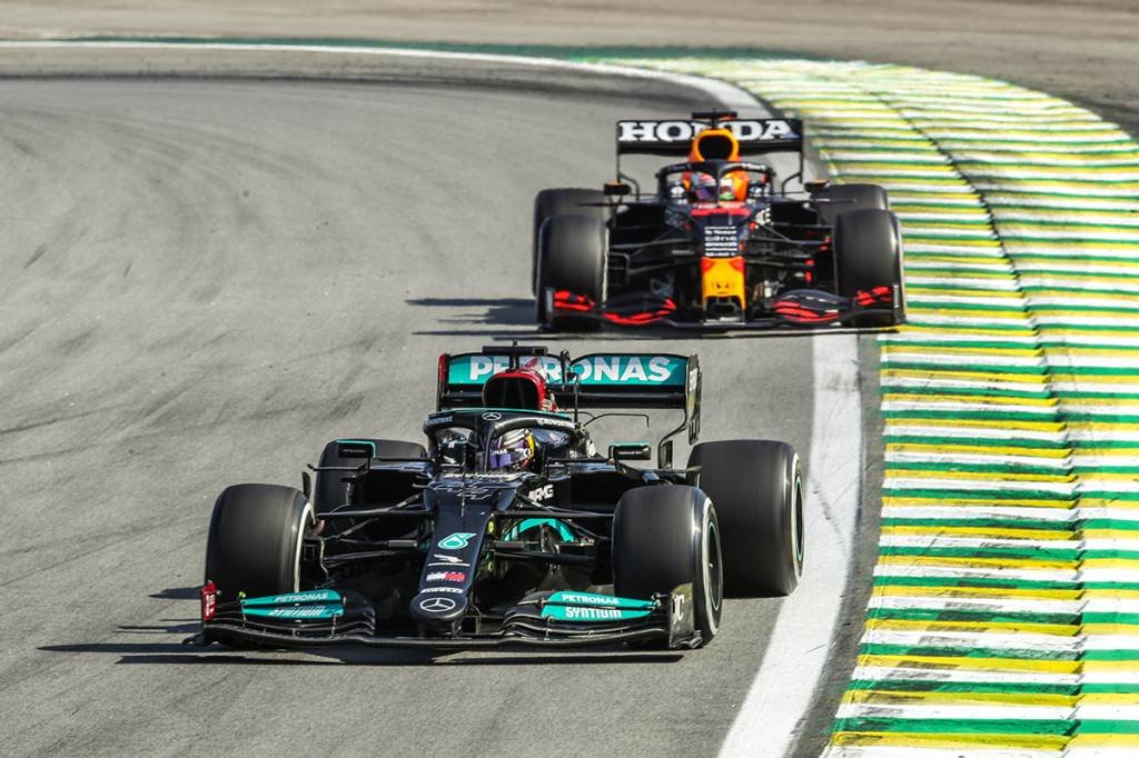 Lewis Hamilton e Max Verstappen no GP Brasil: disputas na pista ganharam interesse com série da Netflix (Amanda Perobelli/Reuters)