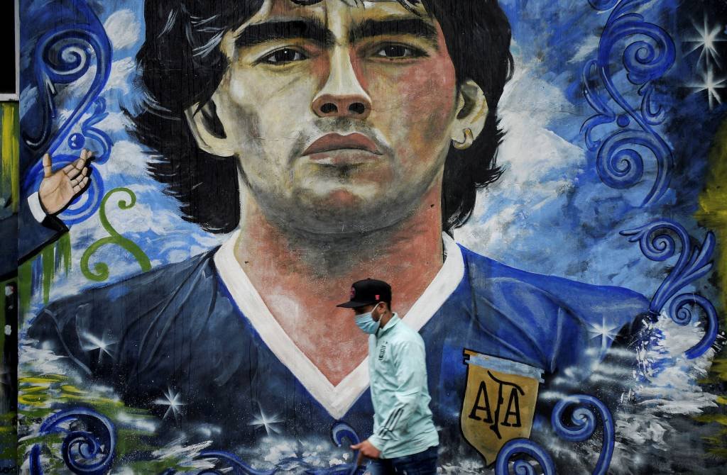 Família de Maradona propõe mausoléu público para ídolo argentino