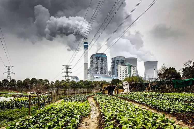 Emissões de carbono: versão inicial de documento divulgado durante a COP28 tem como objetivo a transição mundial para uma economia de baixo carbono (Qilai Shen/Bloomberg)