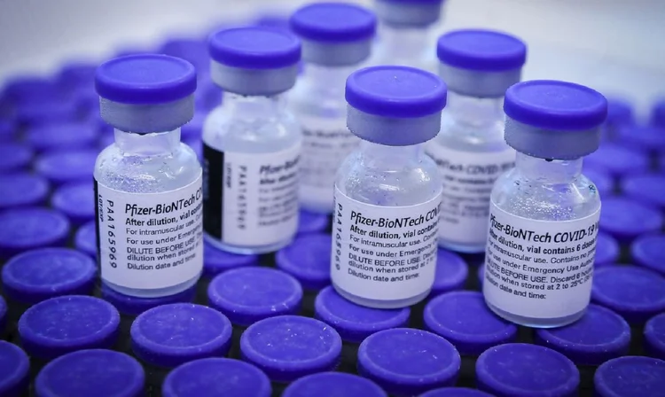 Pfizer e Coronavac: Para avaliar a efetividade da dose de reforço em pessoas vacinadas com duas doses de Coronavac foram desenhados três cenários (Geovanna Albuquerque/Agência Saúde DF/Agência Brasil)