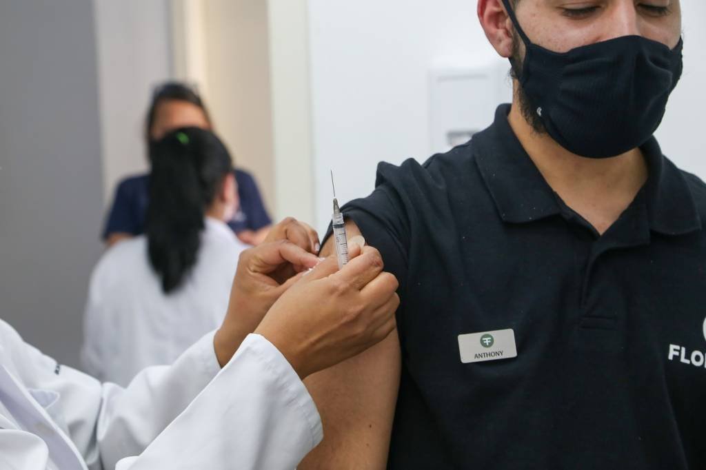 Terceira dose contra covid: 11 perguntas e respostas sobre reforço vacinal