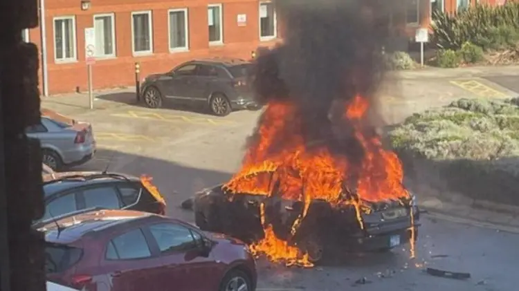 Incidente ocorreu na avenida Rutland, em frente ao Hospital para Mulheres, em Liverpool (Foto/Reprodução)