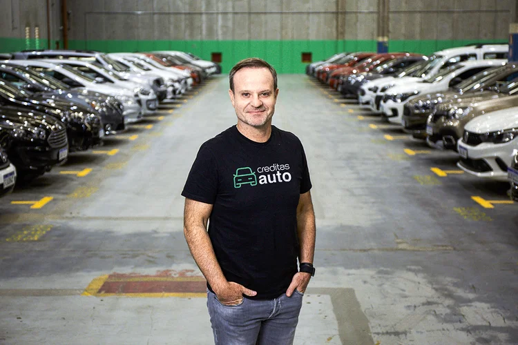 Rubens Barrichello, da Fórmula 1, é novo garoto propaganda da Creditas Auto (Creditas/Divulgação)