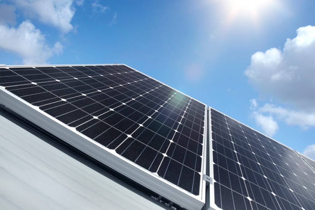 Placas fotovoltaicas: Brasil atinge marca histórica de energia solar (Aaron Foster/Getty Images)