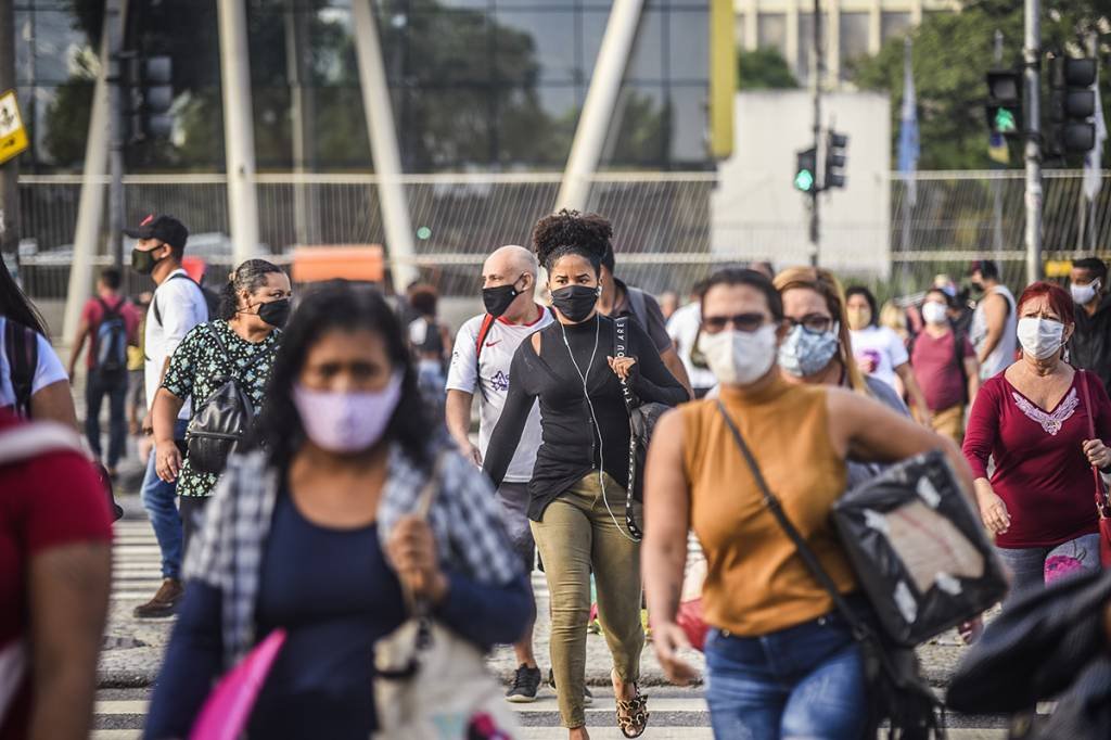 Uso de máscara deixa de ser obrigatório no Rio; SP deve seguir medida