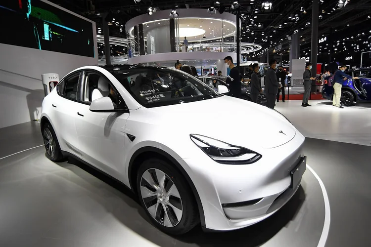 O Model Y, da Tesla, exposto em evento, em Xangai, na China (Zhe Ji/Getty Images)