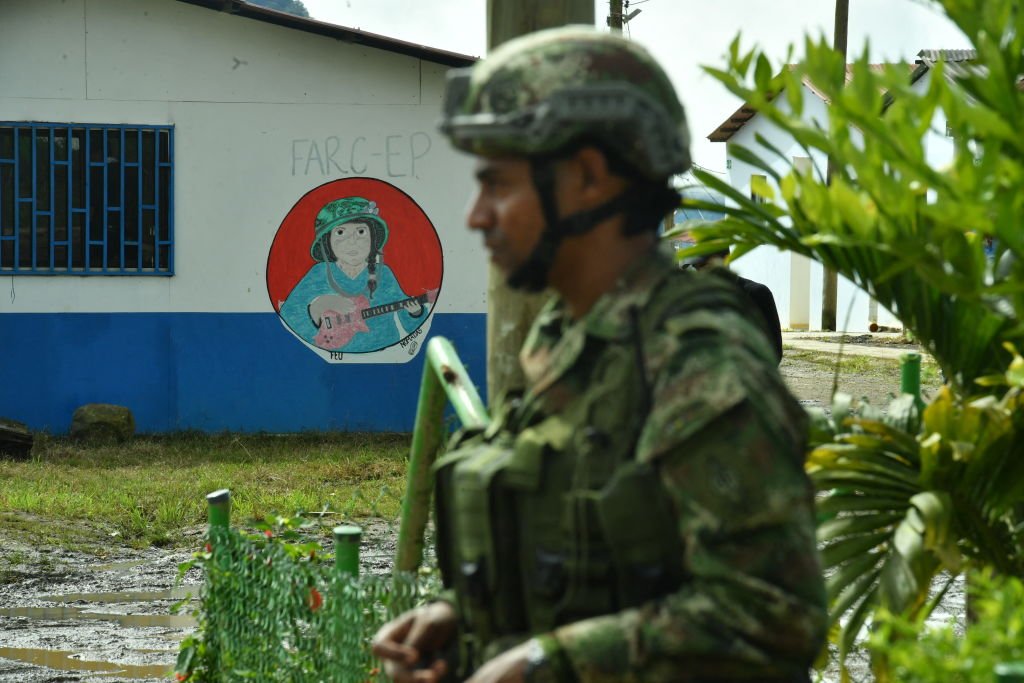 Soldado colombiano em Antioquia, onde autoridades se encontraram nesta semana: cinco anos do acordo colombiano com as Farc (JOAQUIN SARMIENTO/AFP via Getty Images/Getty Images)