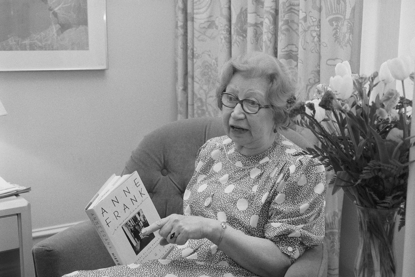 PLAY: Uma homenagem a Miep Gies e à escrita