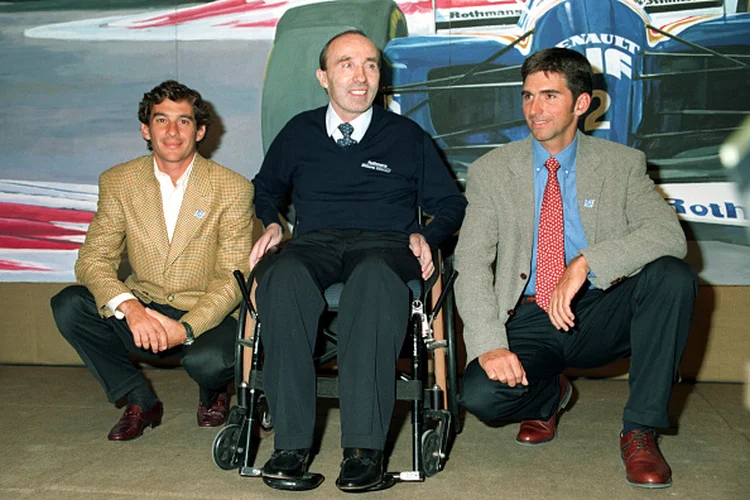 Equipe da Williams: Ayrton Senna (esquerda), Frank Williams (centro) e Damon Hill (direita) em Estoril (Steve Etherington/EMPICS via/Getty Images)