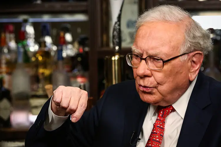 Empresa do megainvestidor Warren Buffett negou ter investimento no IRB (Christopher Goodney/Bloomberg via/Getty Images)