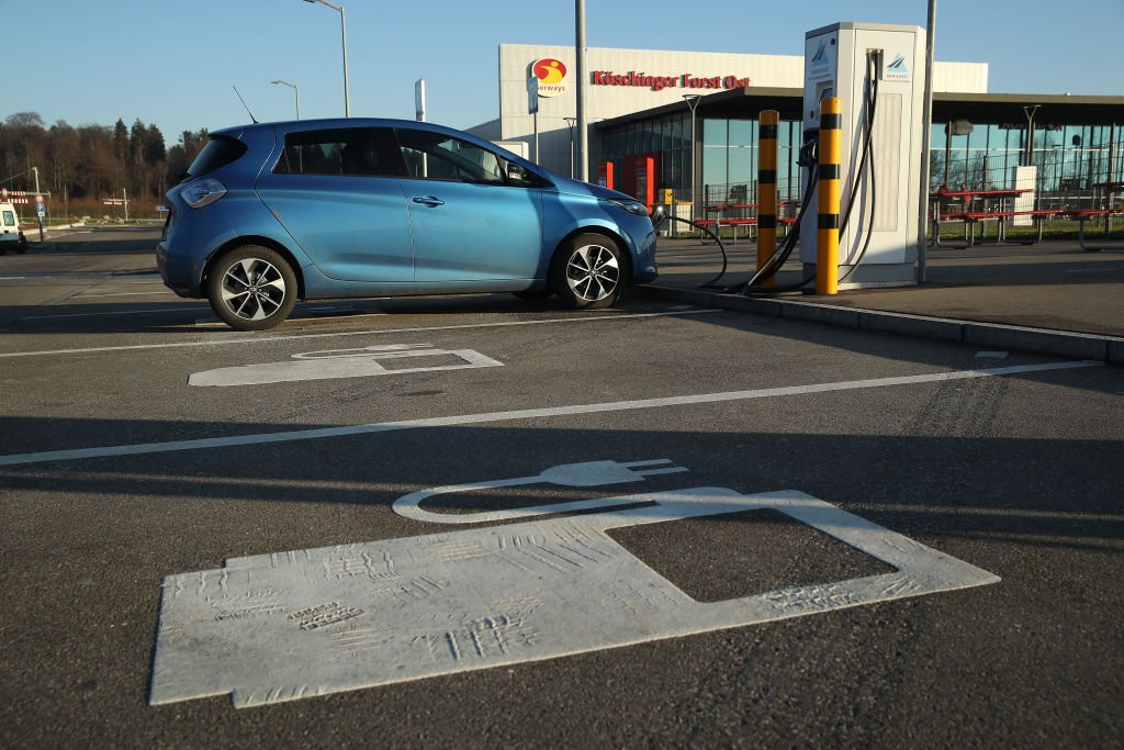 A corrida dos carros elétricos vai nos levar a um futuro inevitável?