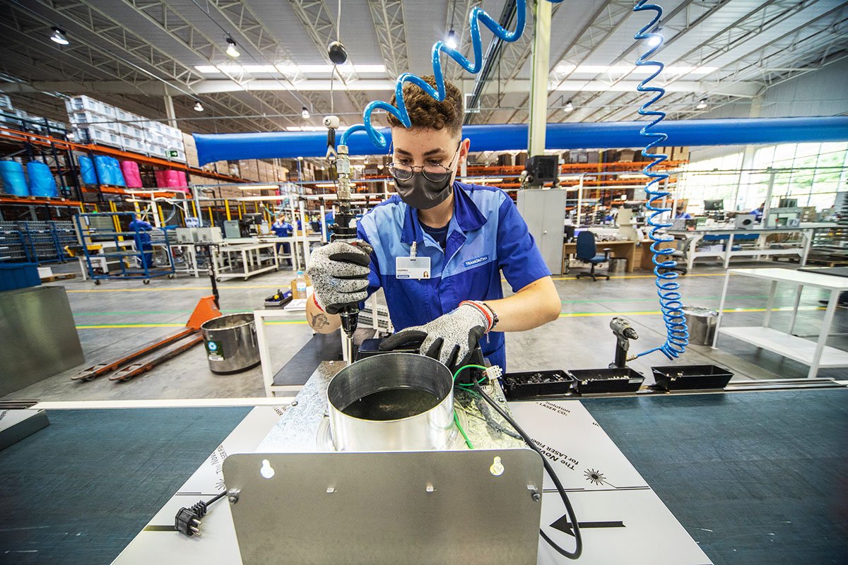 Produção industrial cai em 2022 e fecha o ano abaixo do pré-pandemia