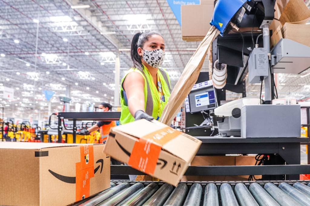 Antes da Black Friday, Amazon dá início ao maior plano de demissão em massa de sua história