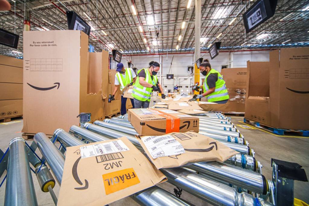 Amazon quer vender espaço livre em seus aviões de carga