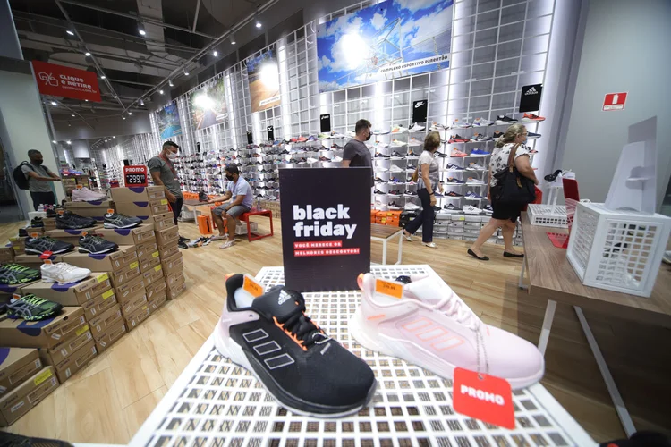 Black Friday - Shopping Rio Poty - Teresina Piaui - Tenis - Centauro - Consumo - Consumidor - Inflação - Comércio - Varejo - Vendas - 

Foto: Leandro Fonseca
24/11/2021 (Getty/Getty Images)