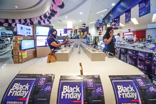 Imagem referente à matéria: iPhone 16 ou Samsung Galaxy S23 Ultra: qual escolher na Black Friday 2024?