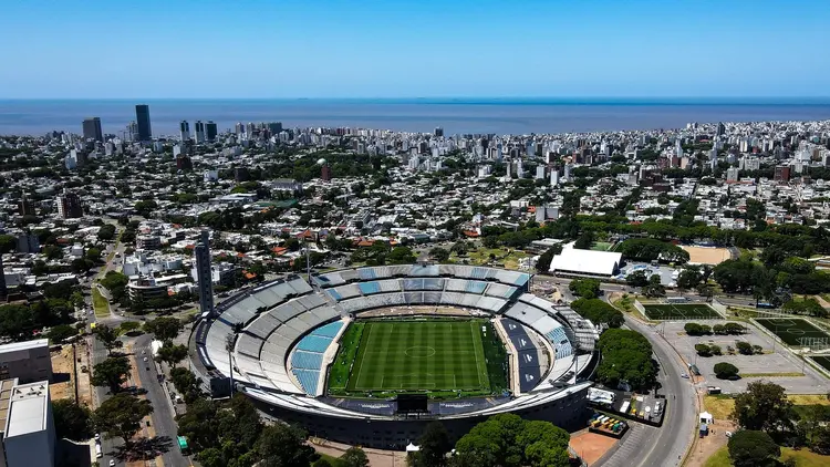 Estádio Centenário, palco da final entre Palmeiras e Flamengo: fluxo de brasileiros viajando ao Uruguai fez preço da moeda disparar (CLEVER FELIX/LDG NEWS/Estadão Conteúdo)