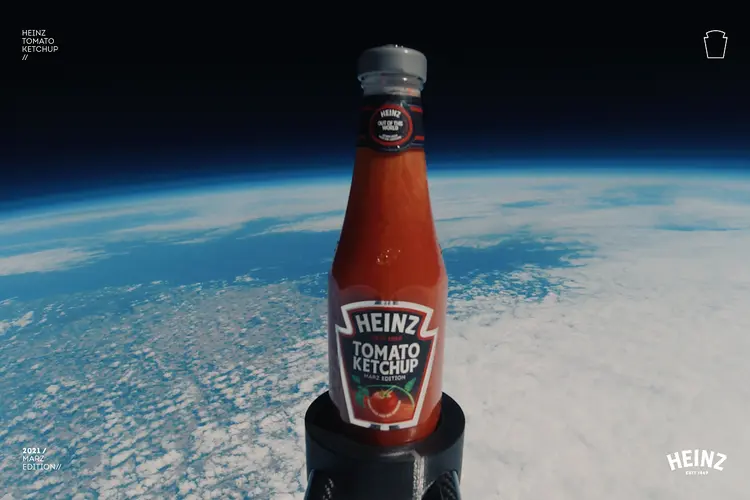 Heinz: no último mês, a marca também lançou ketchups com rótulos plantáveis na cidade de São Paulo, dando aos consumidores a oportunidade de plantar em casa um rótulo de ketchup com as sementes dos tomates Heinz (Heinz/Divulgação)