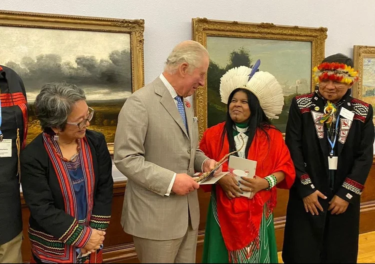 Sonia Guajajara com Principe Charles (APIB/Divulgação)