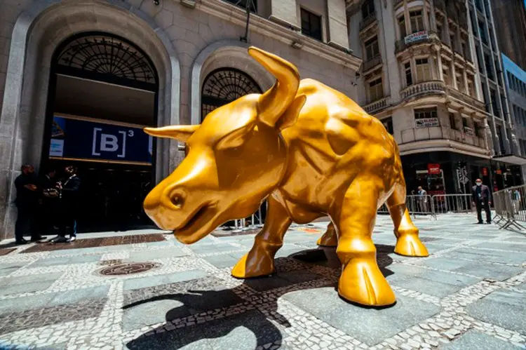 Escultura do Touro de Ouro na B3, no centro de São Paulo.   (B3/Divulgação)