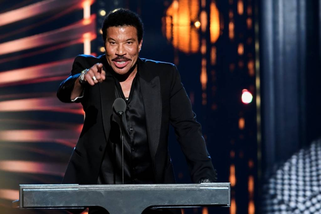 Cantor Lionel Richie assina acordo com a Universal Music