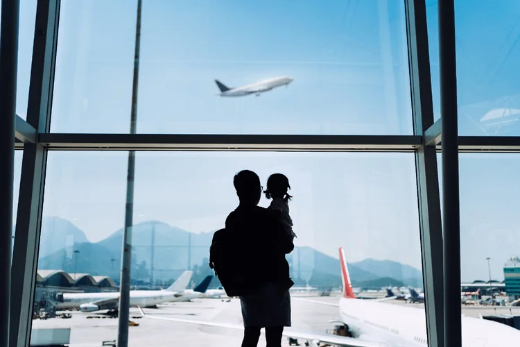 Litoral foi destino preferido dos brasileiros no feriadão de Réveillon (Design/Getty Images)