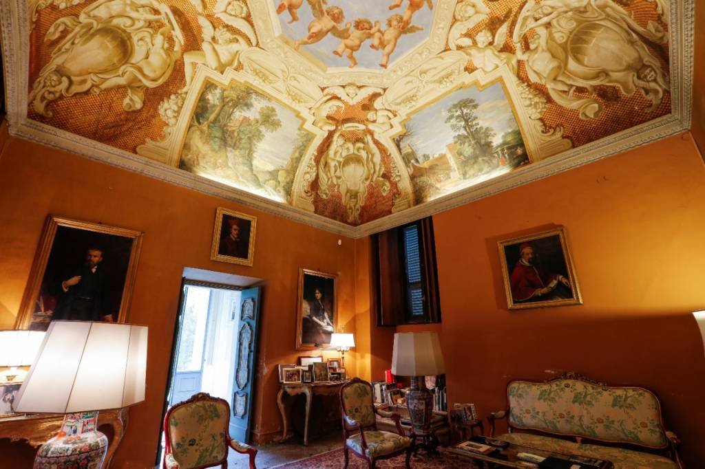 Vila histórica com único mural de Caravaggio vai a leilão: veja preço