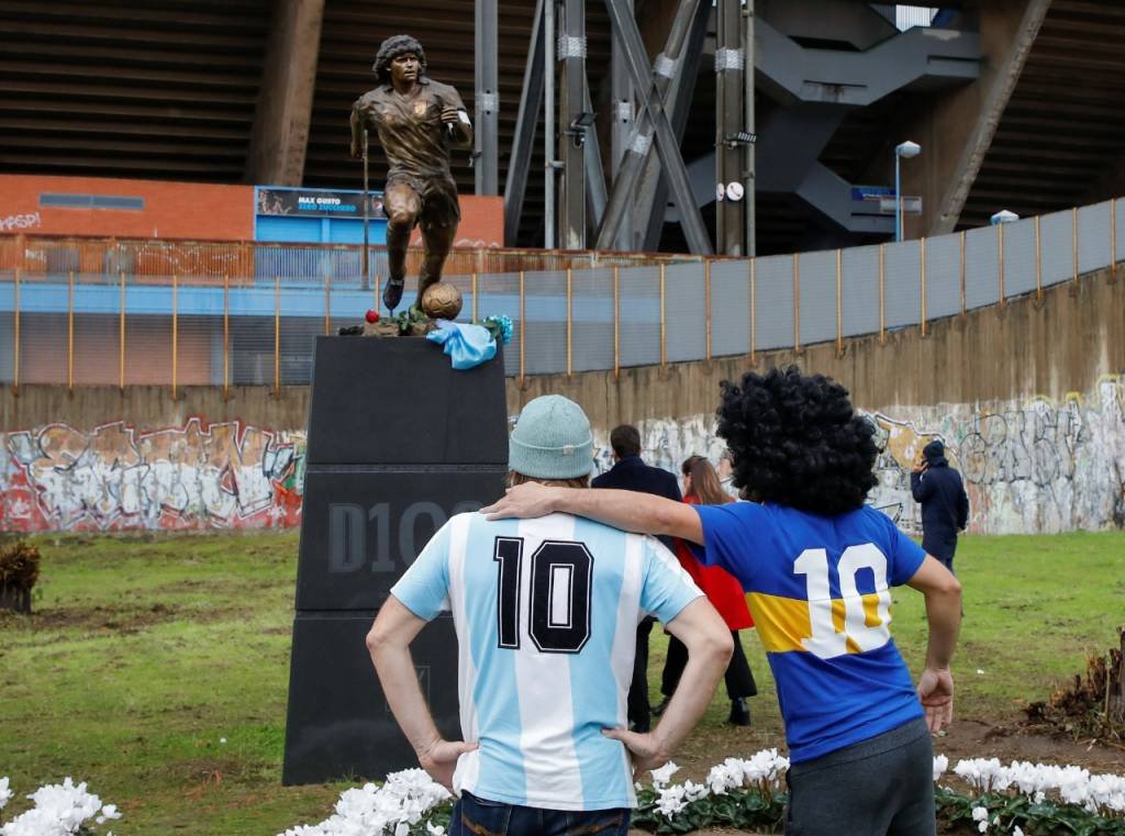 "Diego vive": argentinos oram por Maradona em aniversário de morte