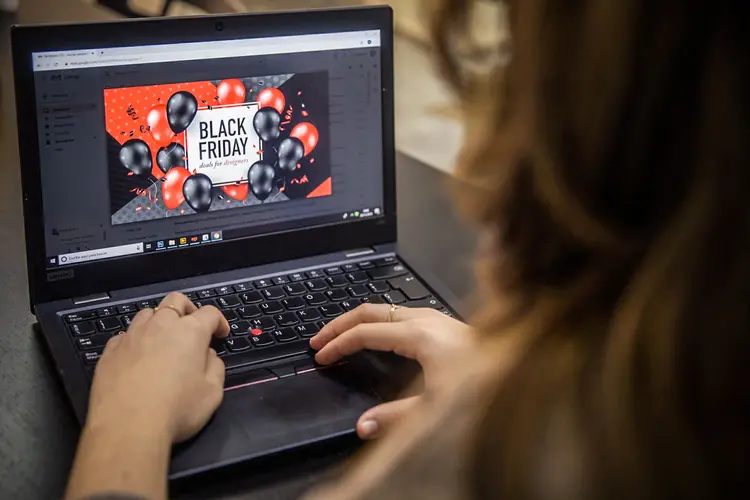 Black Friday: pequenas e médias empresas já movimentaram 77 milhões de reais durante a Black Friday 2023 (Europa Press News/Getty Images)