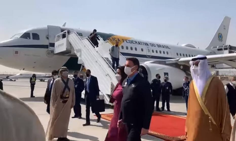 Bolsonaro chega a Dubai, primeira parada no roteiro pelo Oriente Médio
