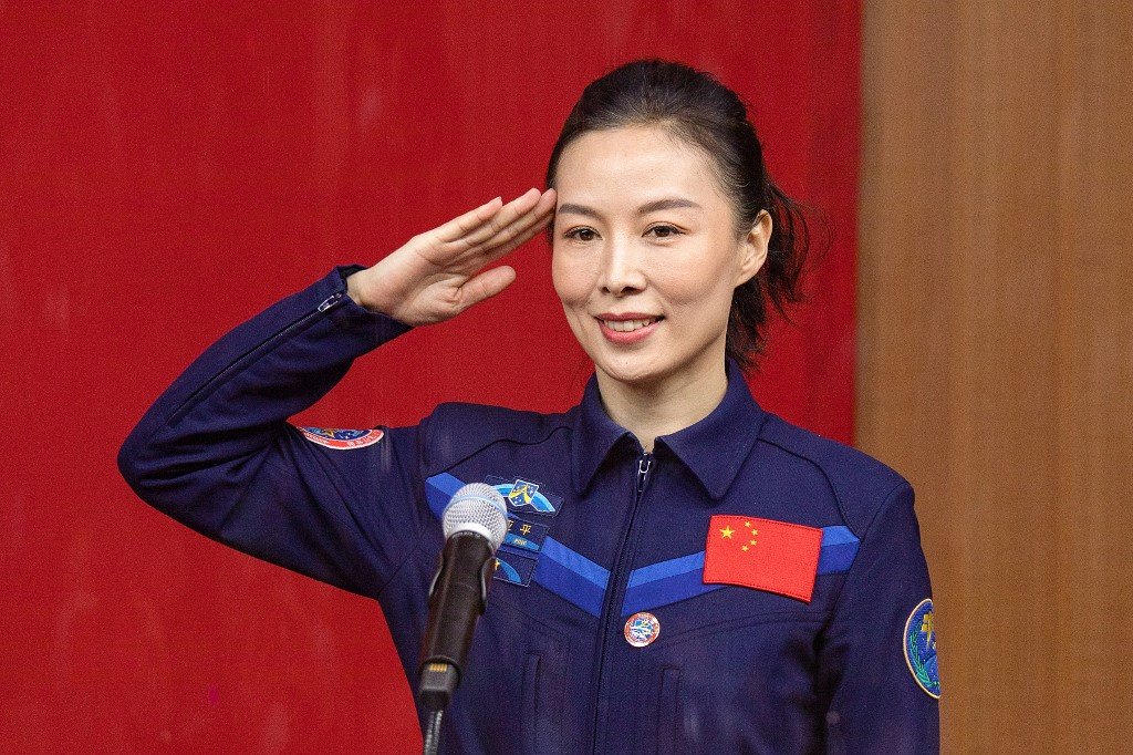 China anuncia primeira mulher em caminhada espacial