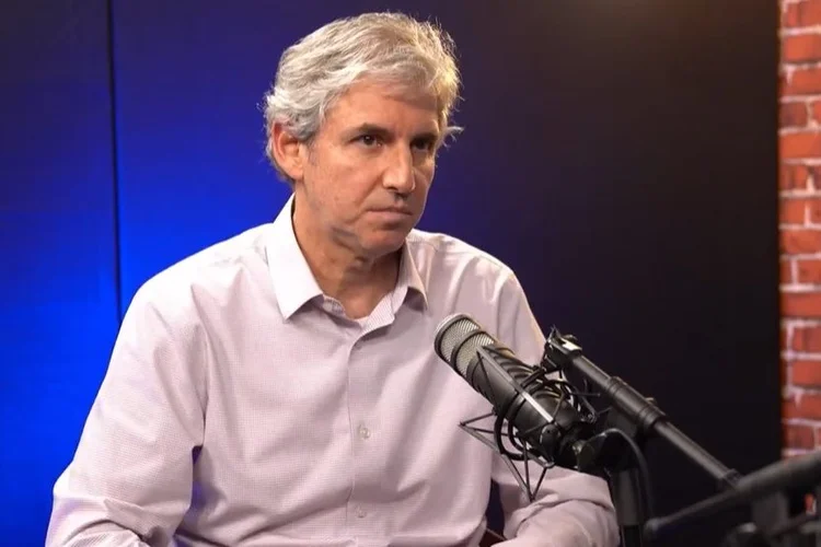 Fábio Spinola, sócio fundador da Apex Capital, é o convidado do oitavo episódio do Clube, o videocast da EXAME Invest (EXAME/Reprodução)
