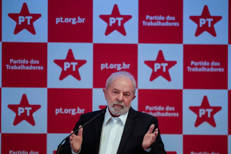 Ex-presidente Luiz Inácio Lula da Silva durante entrevista coletiva em Brasília
08/10/2021 (Ueslei Marcelino/Reuters)