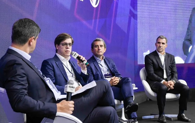 Augusto Martins, do Credit Suisse, e Leandro Bousquet da Vinci, em painel do Fórum GRI (GRI/Divulgação)