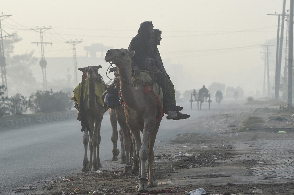 No Paquistão, a tosse é por poluição, não por covid