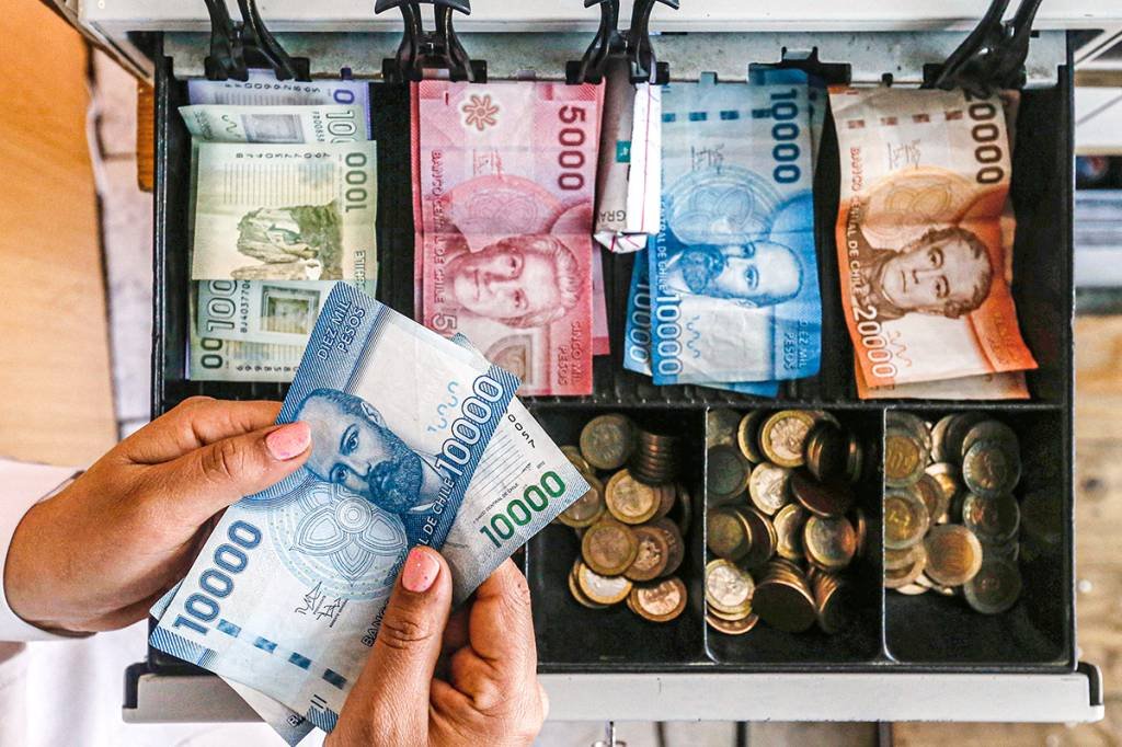 Economia: Argentina terá uma cédula de 2 mil pesos. (Rodrigo Garrido/Illustration/Reuters)
