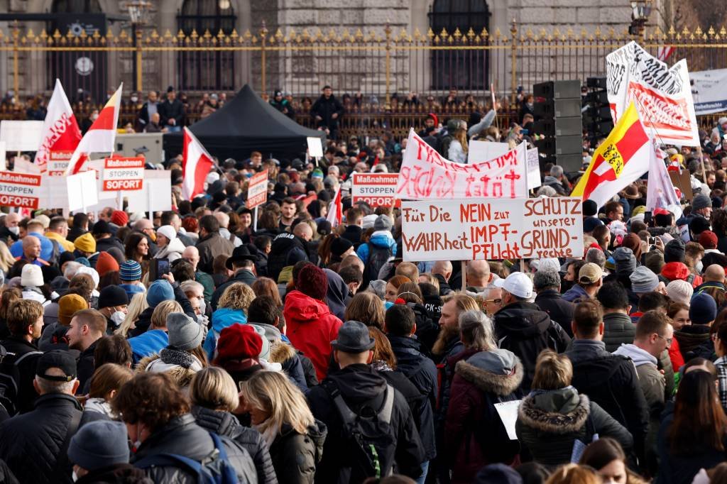 Protesto contra novo lockdown na Áustria (REUTERS/Leonhard Foeger/Reuters)