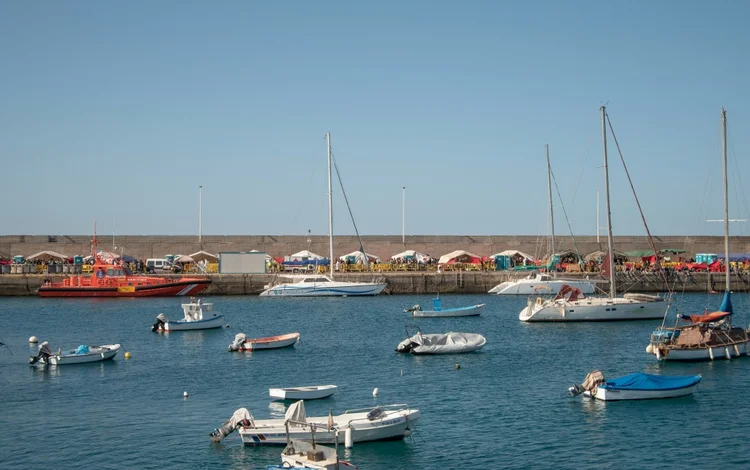 Visão geral do porto de Arguineguín, na ilha de Gran Canária, na Espanha (AFP/AFP)