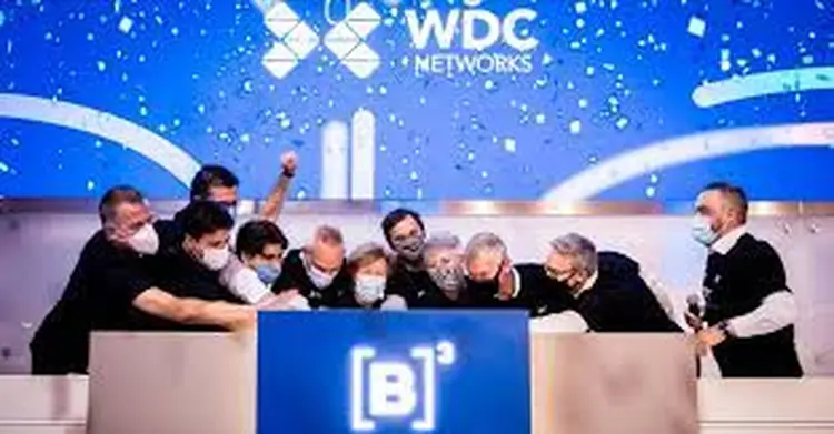 Sócios-fundadores e executivos da WDC Networks (LVTC3), na cerimônia de estreia na B3 (WDC Networks (LVTC3)/Exame)