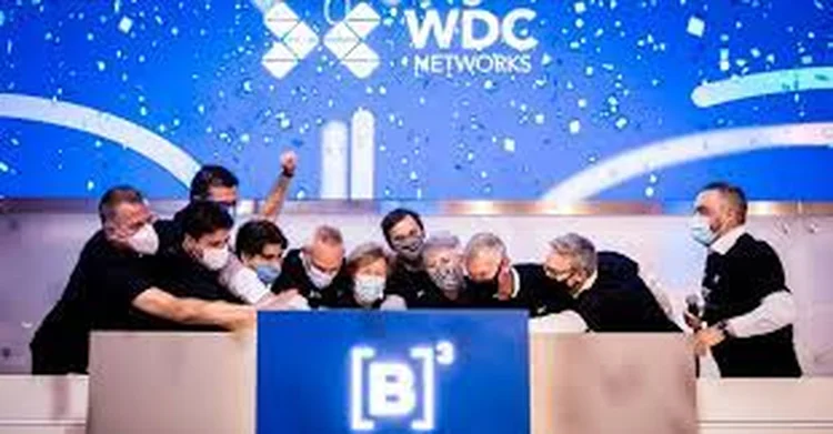 Sócios-fundadores e executivos da WDC Networks (LVTC3), na cerimônia de estreia na B3 (WDC Networks (LVTC3)/Exame)