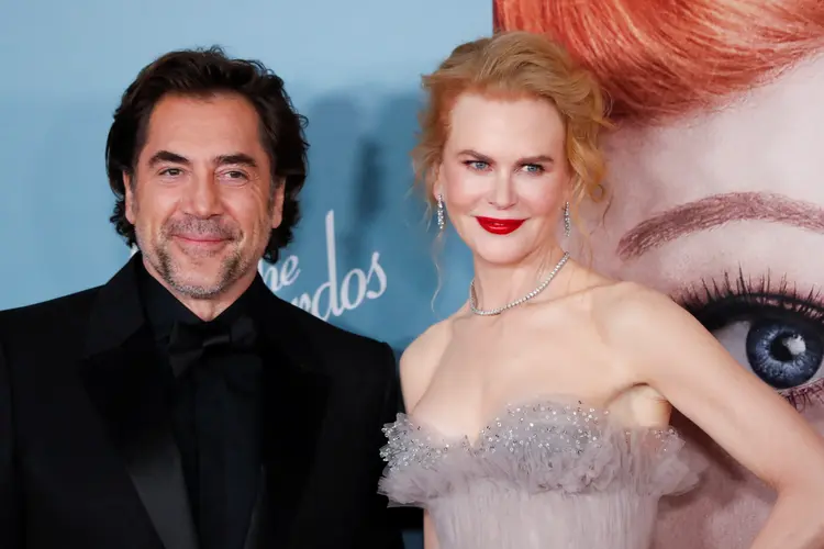 Nicole Kidman e Javier Bardem posam para foto durante pré-estreia de 'Being the Ricardos' em Los Angeles. (Mario Anzuoni/Reuters)