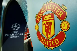 Imagem referente à matéria: Manchester United revisa metas de lucro para 2025 com crescimento nas receitas comerciais e matchday